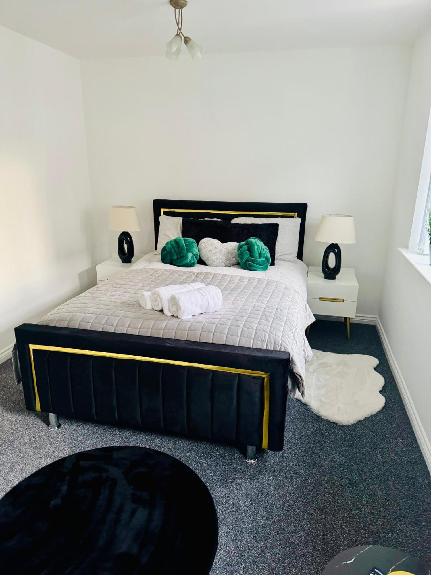 Harmony House 3 Bedroom New Build For Families, Contractors, Black Country Museum Sleeps 6