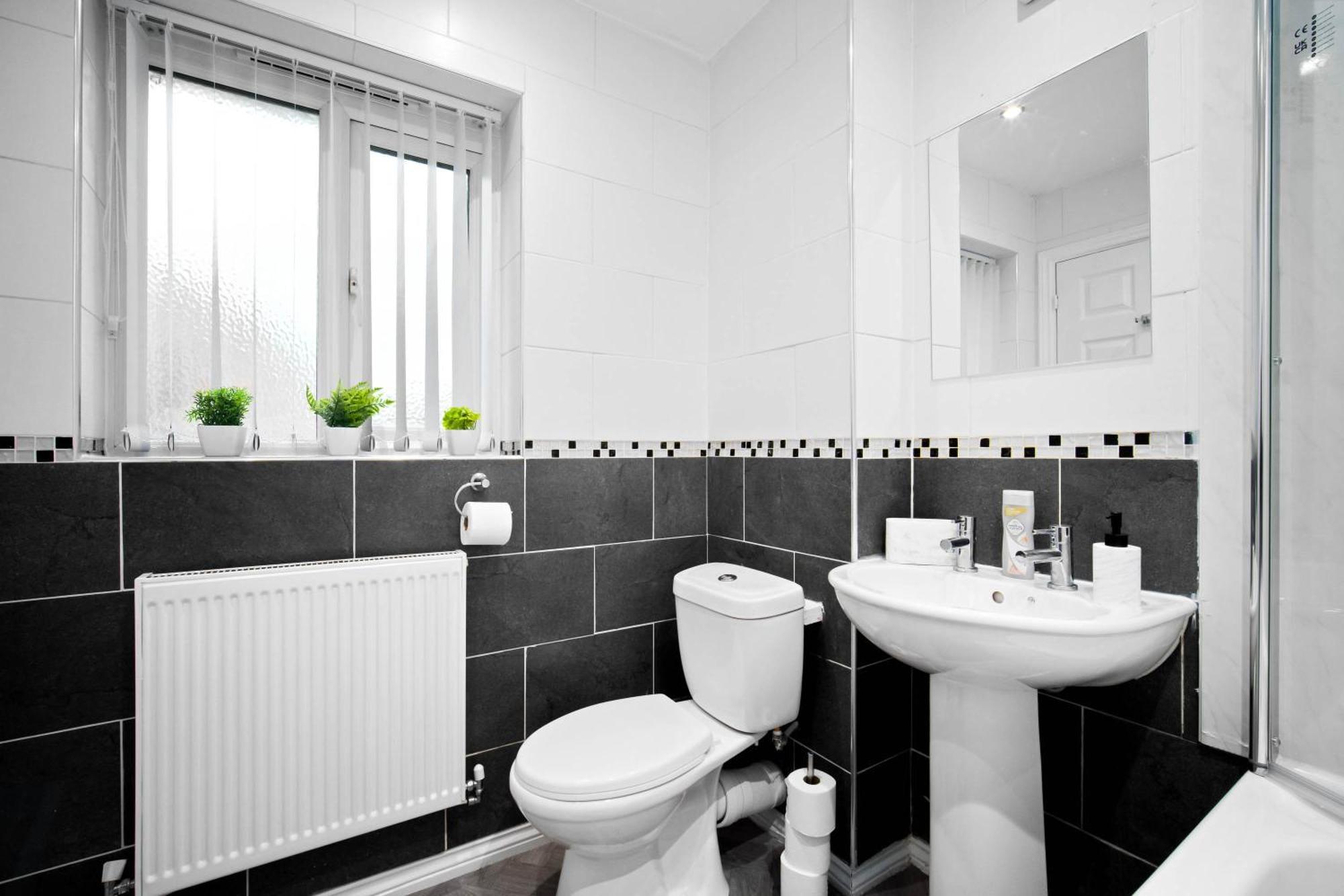 Holiday home Harmony House 3 Bedroom New Build For Families, Contractors, Black Country Museum Sleeps 6 Tipton