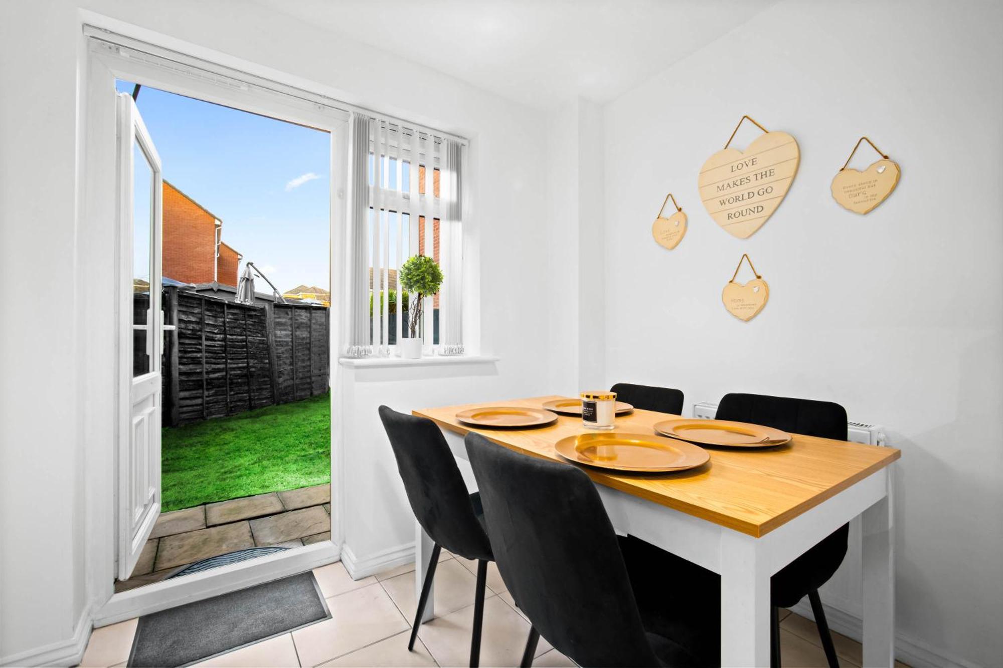 Holiday home Harmony House 3 Bedroom New Build For Families, Contractors, Black Country Museum Sleeps 6 Tipton