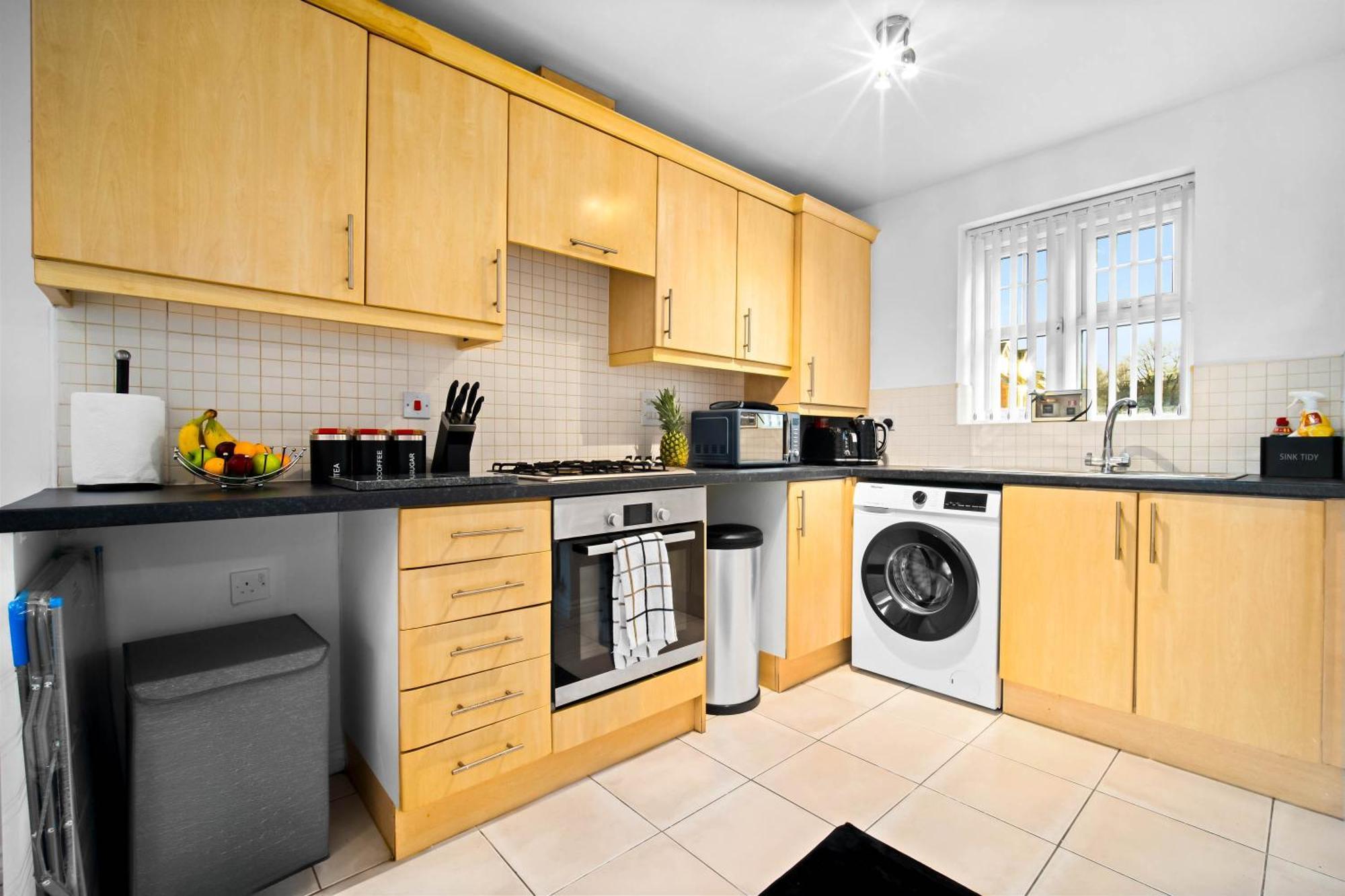 Harmony House 3 Bedroom New Build For Families, Contractors, Black Country Museum Sleeps 6 * Tipton