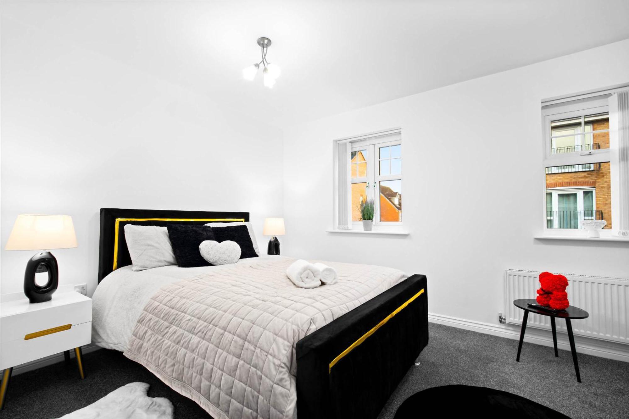 Harmony House 3 Bedroom New Build For Families, Contractors, Black Country Museum Sleeps 6