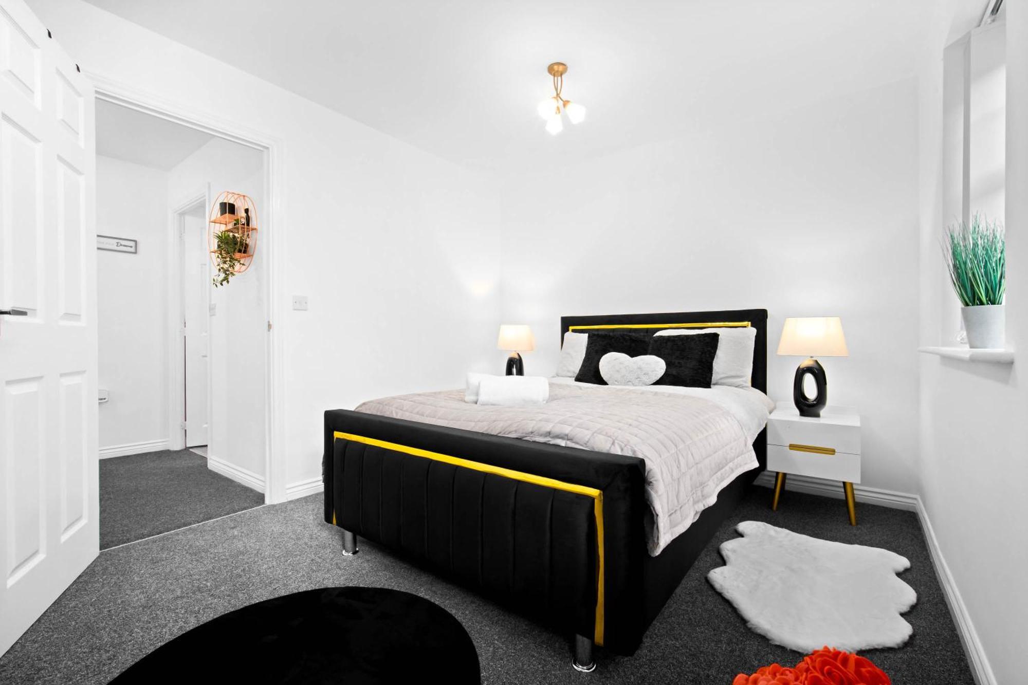 Harmony House 3 Bedroom New Build For Families, Contractors, Black Country Museum Sleeps 6 Holiday home *